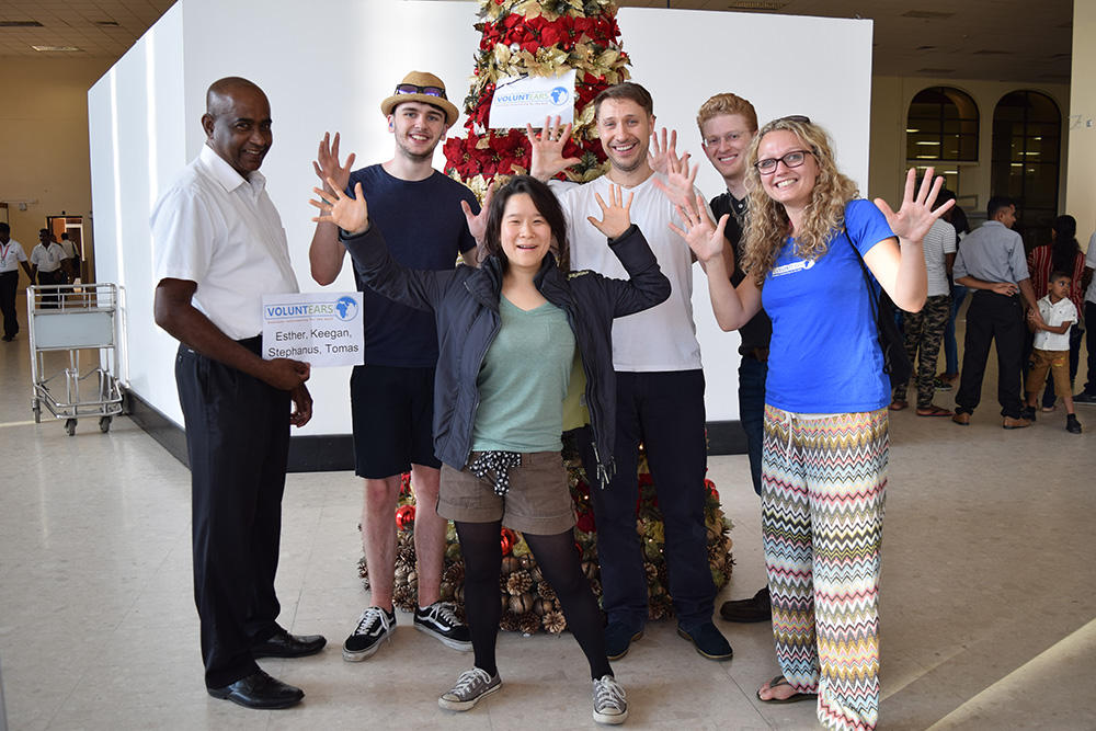 Communicator meeting volunteers on arrival in Sri Lanka