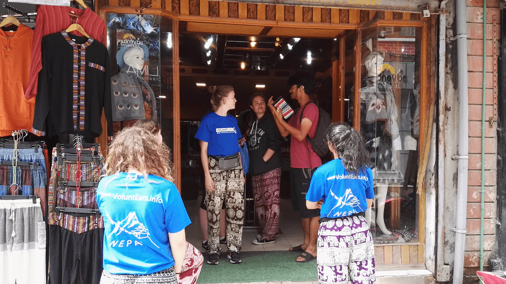 Deaf volunteering in Nepal - volunteers shopping in Kathmandu