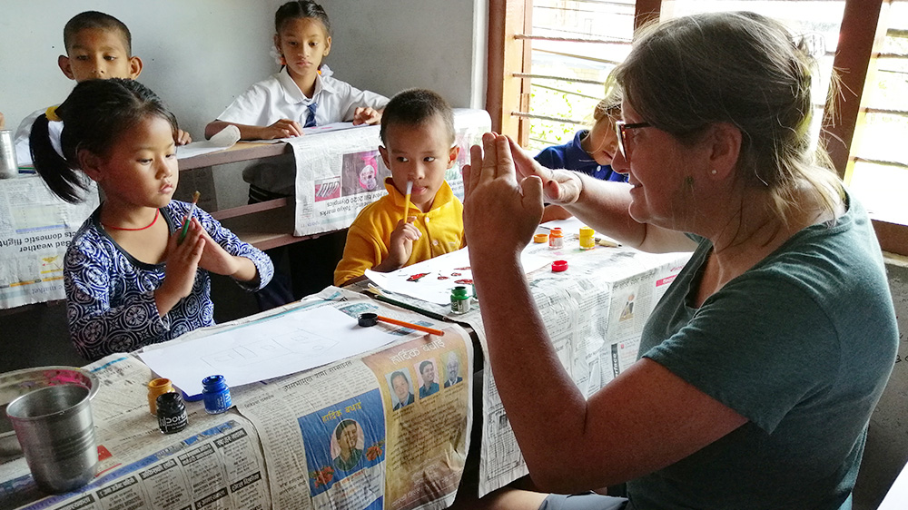 Tracy teaching an art class during her Nepal trip with VoluntEars