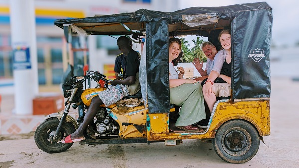 Volunteers in Ghana in a tuk tuk on a trip with VoluntEars 